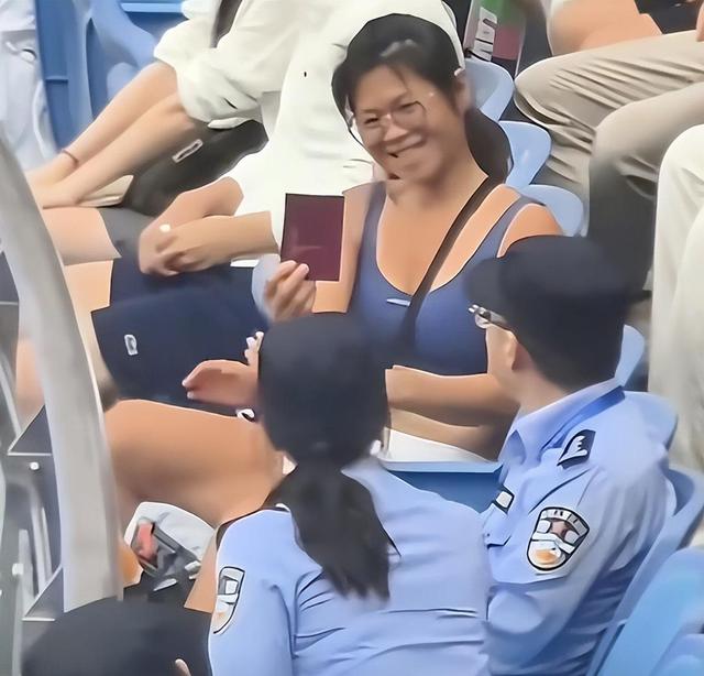 网球赛后采访曝光，内幕引发热议的简单介绍