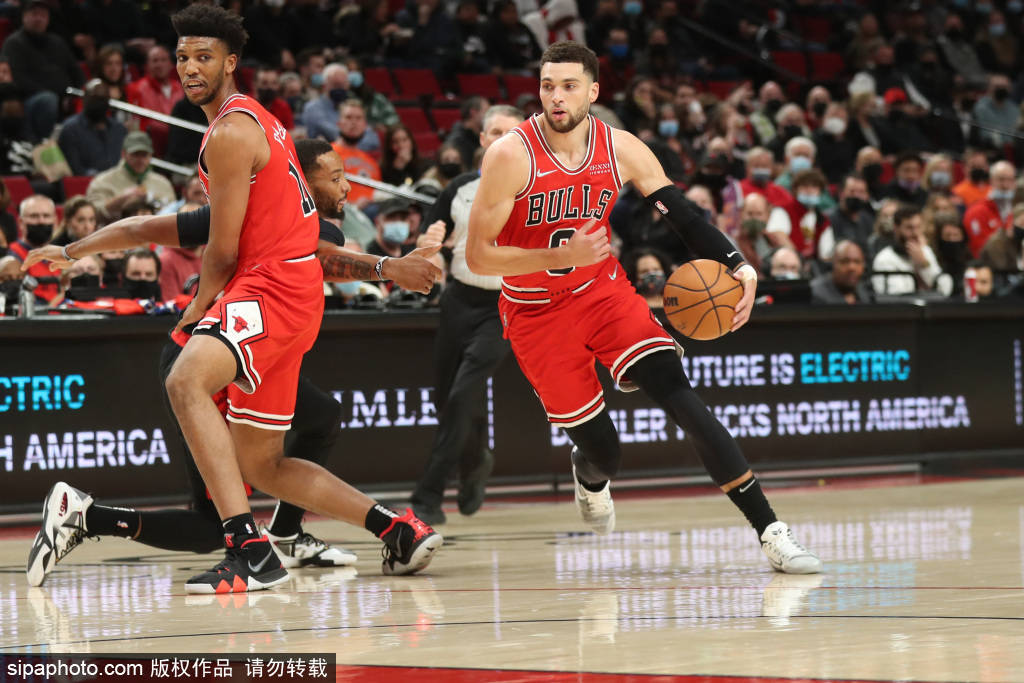 四川队逆转浙江队，拉文刷新纪录